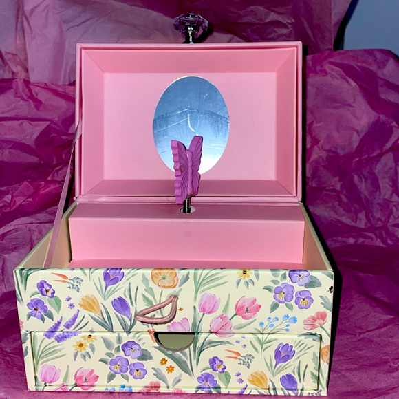 Adorable, musical jewelry box with little bunnies and flowers and carrots - Picture 9 of 14